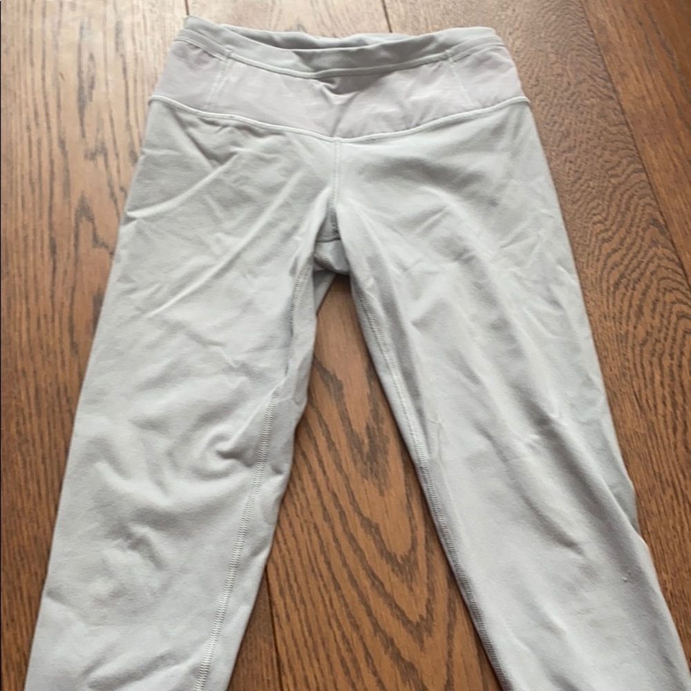 Victoria sport grey capris with mesh back